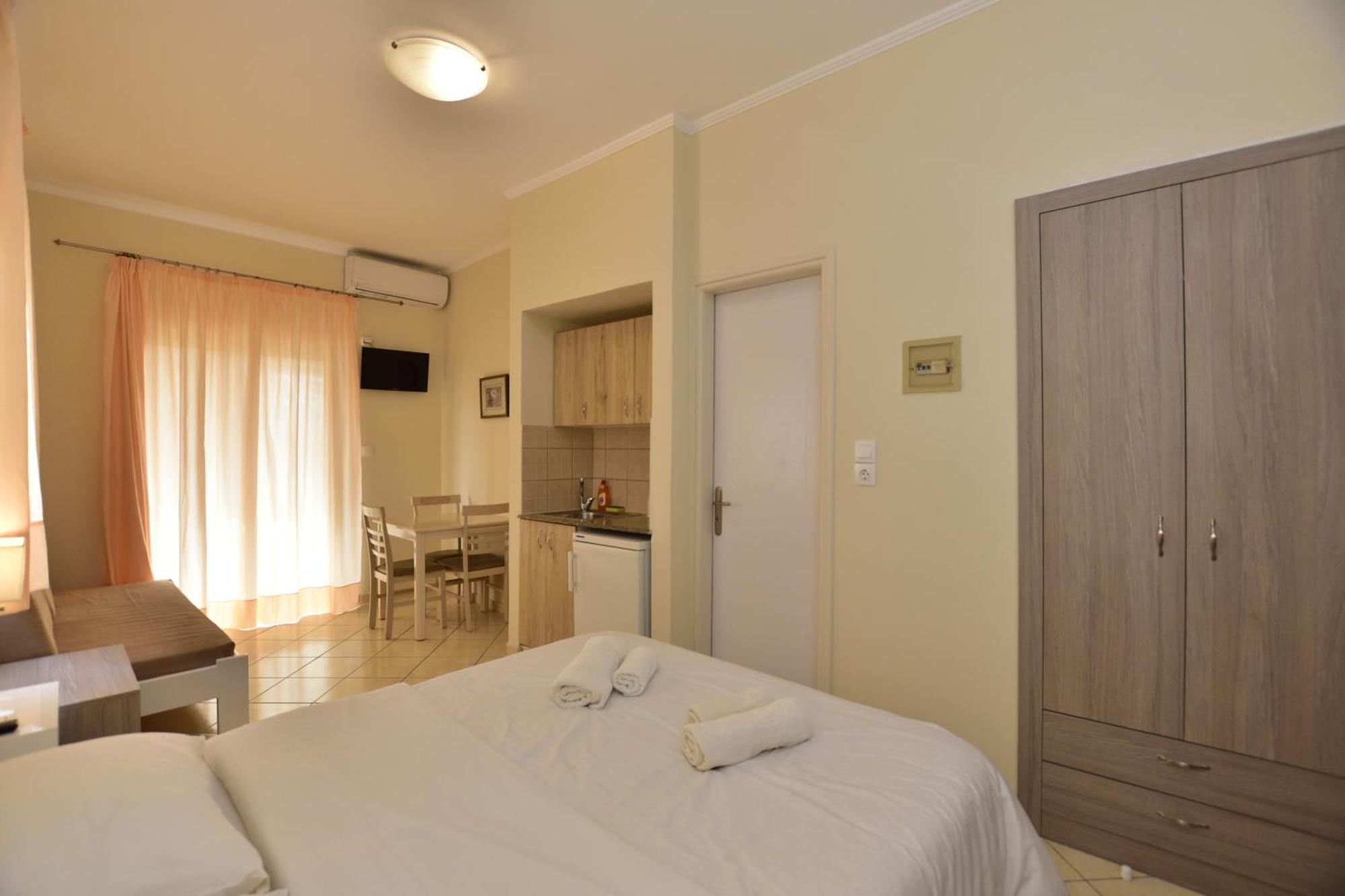 Flisvos Rooms Palaiochora Zewnętrze zdjęcie